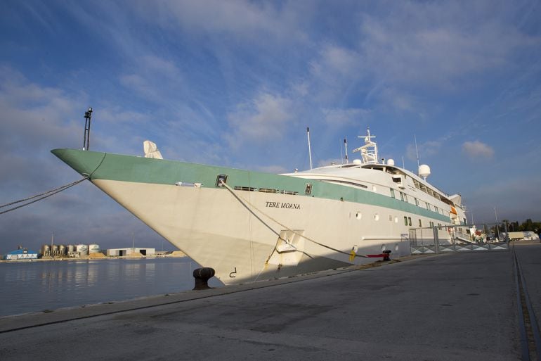 El crucero Tere Moana en el Puerto de Motril(Granada) este miércoles