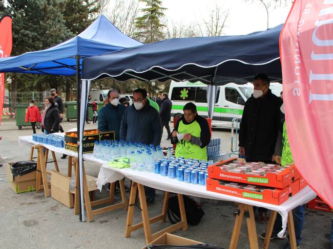 Avituallamiento en la X Carrera Murallas de Cuéllar