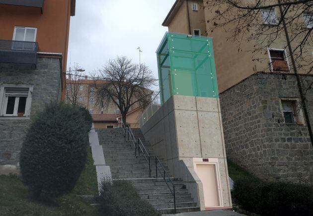 Recreación del aspecto que trendrá el elevador entre la calle Mónaco y Valdevilla
