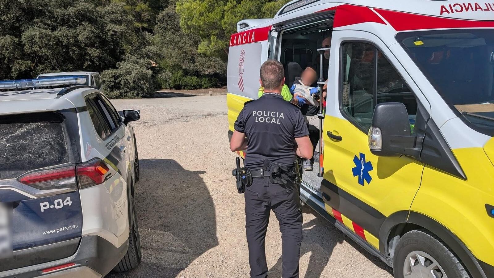 El hombre fue evacuado con un vehículo adaptado de la Policía Local