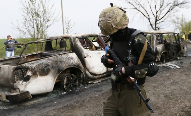 Un tiroteo en un puesto de control en la región insurgente de Donetsk amenaza la tregua.