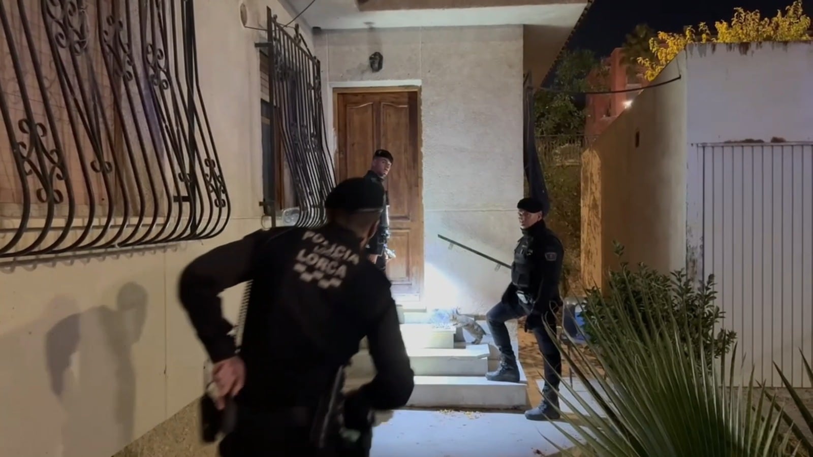 Policía de Lorca logra la desokupación de dos viviendas