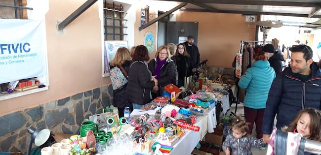 Mercadillo vecinal solidario en Las Cruces