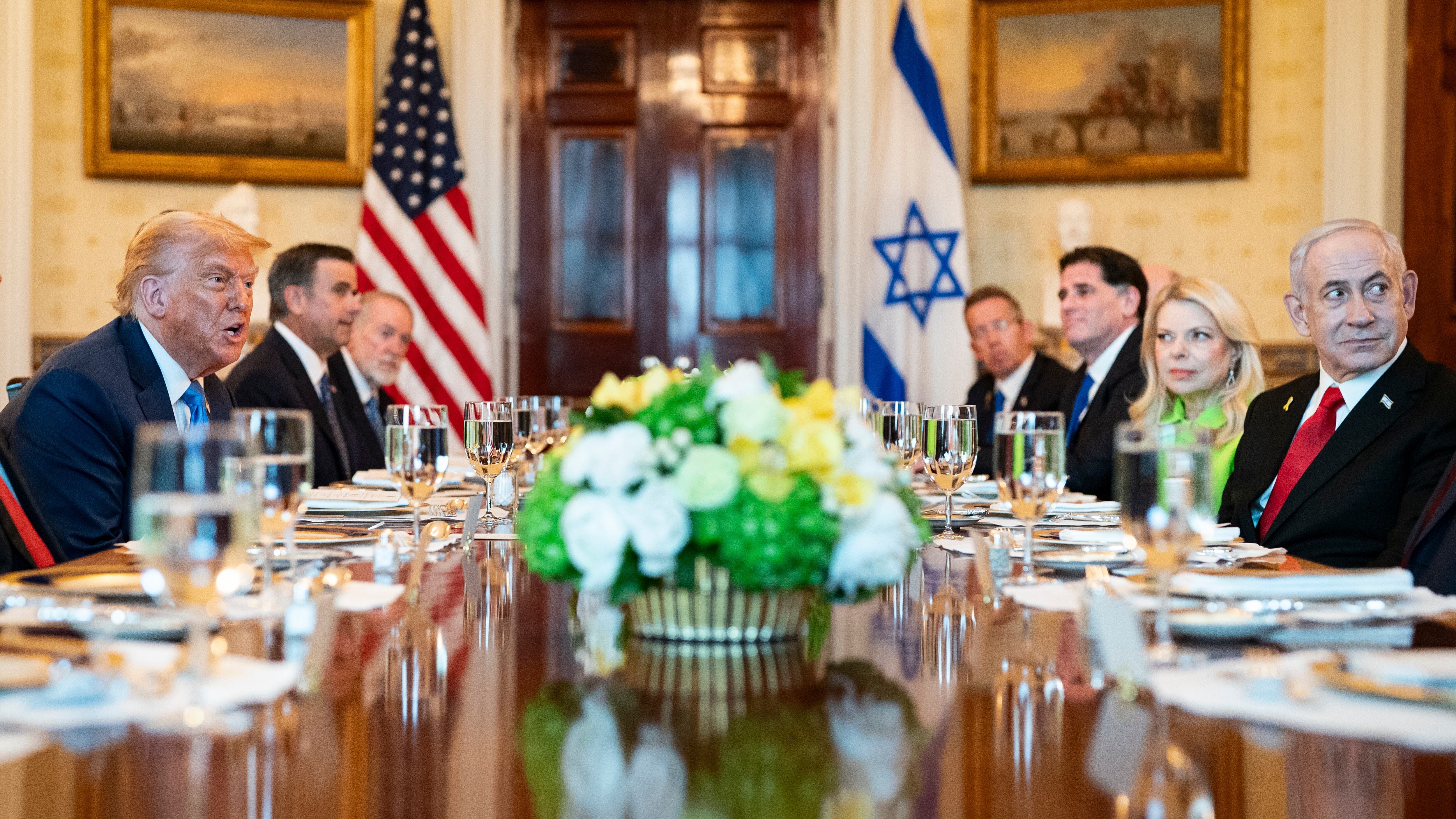 El primer ministro de Israel, Benjamin Netanyahu, y el presidente de Estados Unidos, Donald Trump,  EFE/EPA/AL DRAGO / POOL