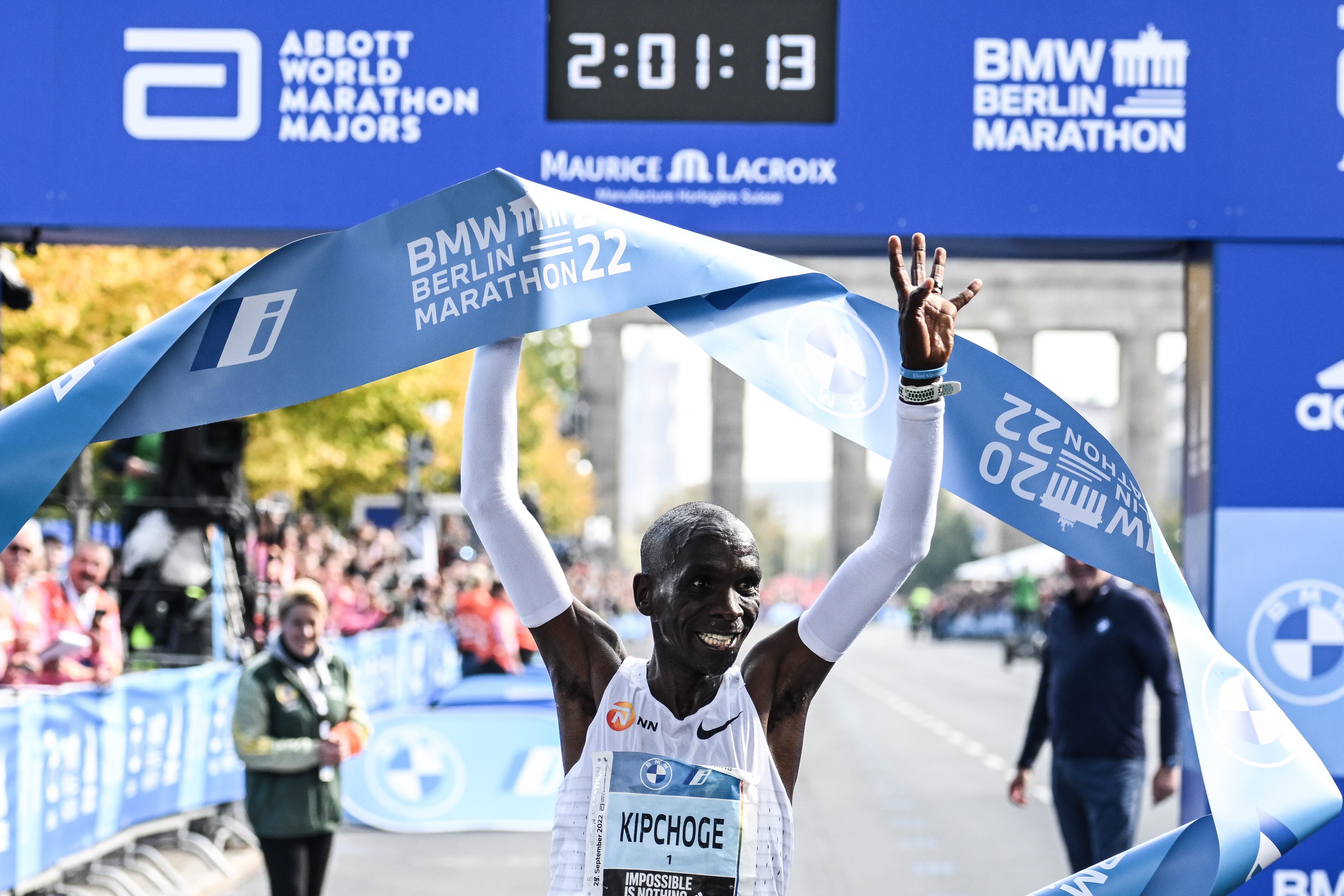 Kipchoge, segundos después de romper el récord del mundo en maratón.