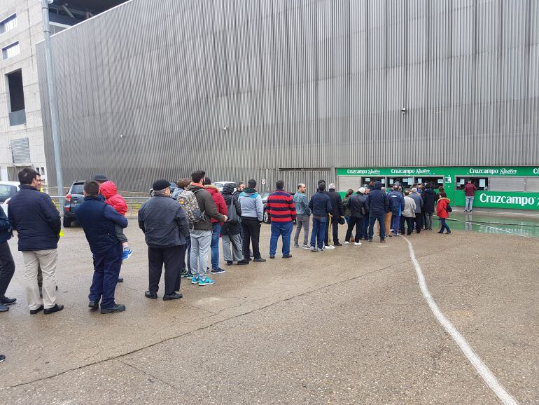 Colas en el estadio 