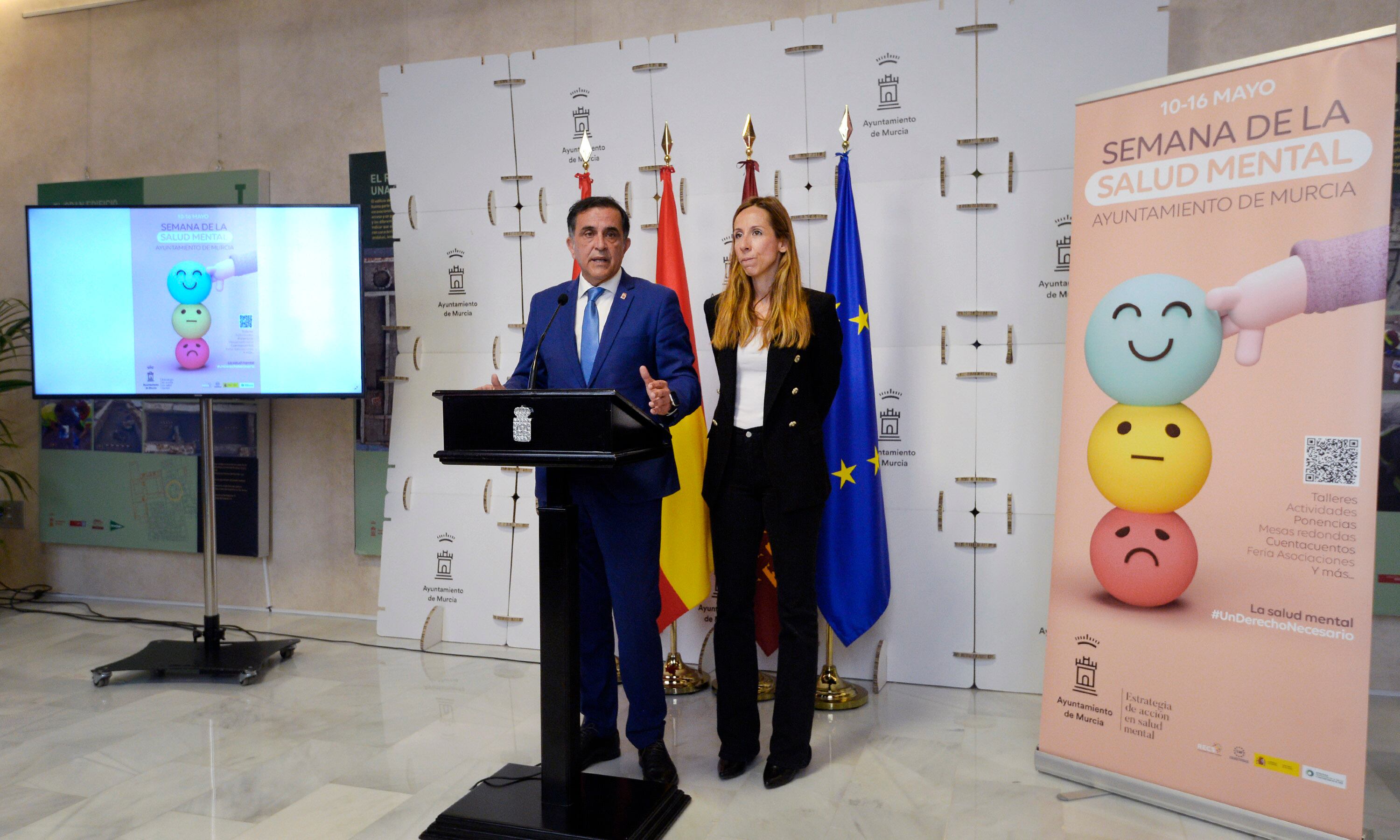 El alcalde de Murcia, José Antonio Serrano, junto a la concejala de Sanidad, Esther Nevado