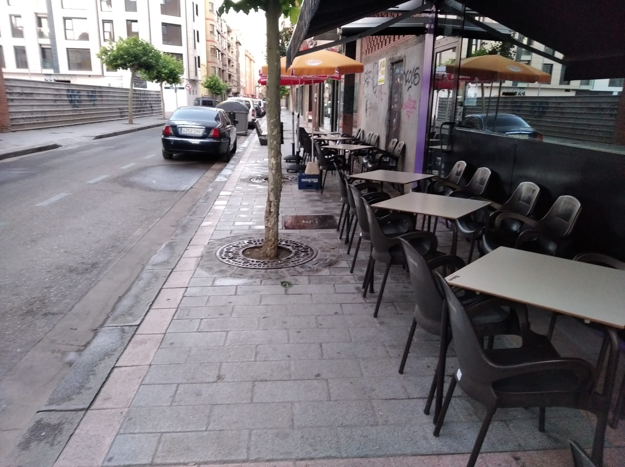 El concejal de Urbanismo garantiza que la Policía Local actuará para evitar abusos de ocupación de la vía pública