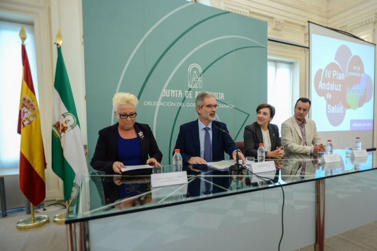 Aquilino Alonso (segundo por la izquierdaI), en una rueda de prensa anterior.