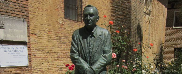 Estatua a Javier Cortes en Saldaña