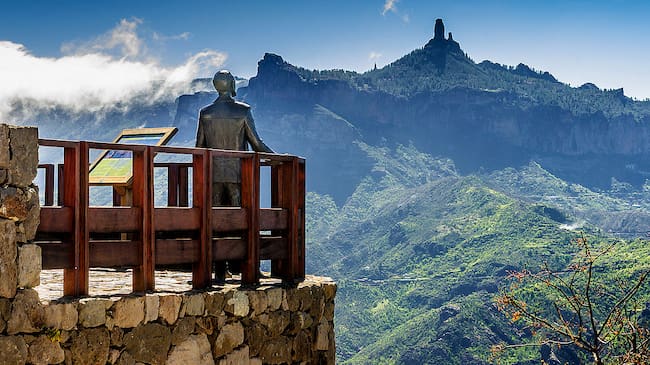 Estatua del Balcón de Unamuno de Artenara, en Gran Canaria, del artista Manolo González. Cabildo de Gran Canaria