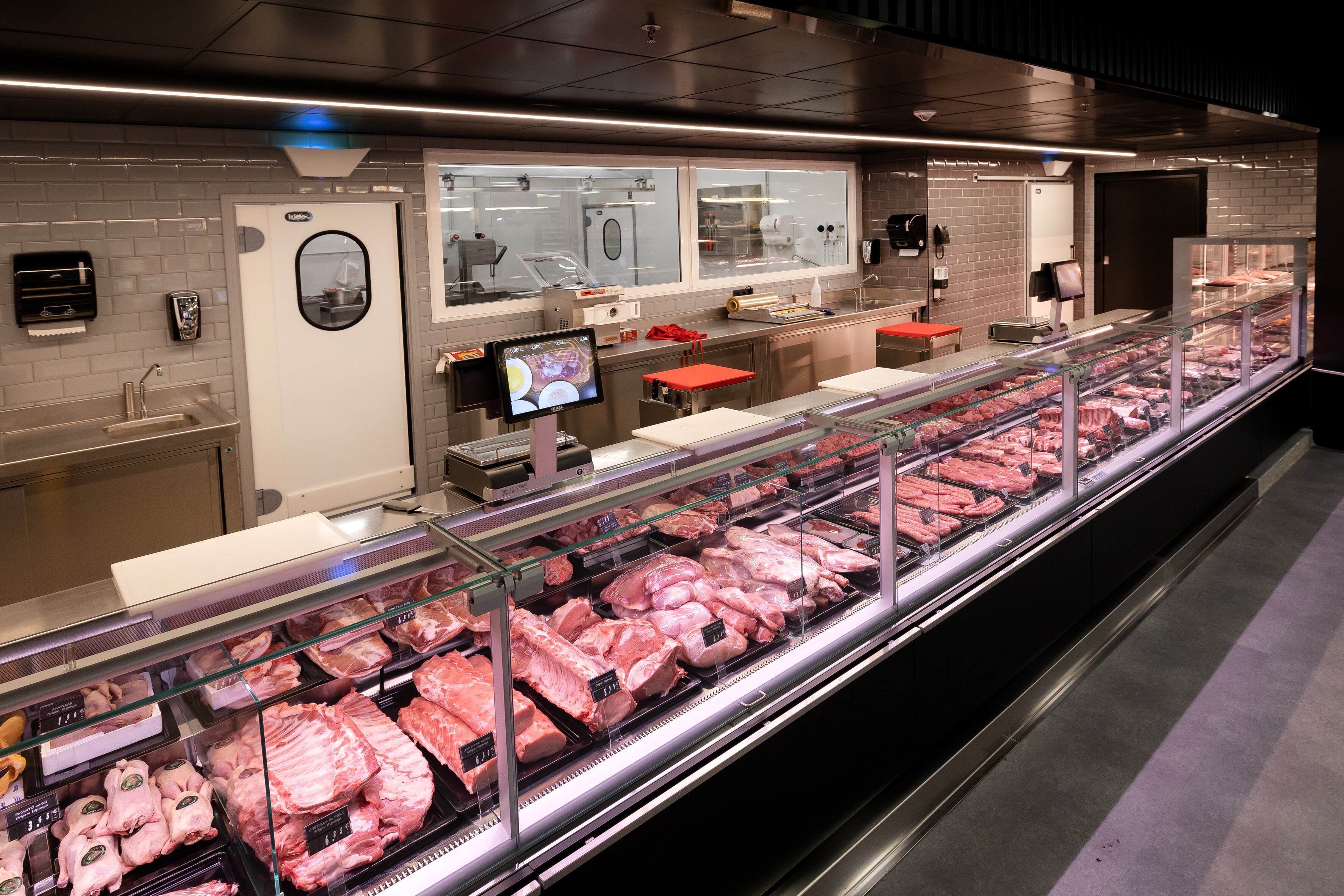 Nova carnisseria de River Centre Comercial amb 200 metre quadrats d'espai.