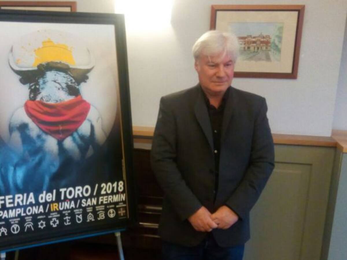 La figura de un minotauro anuncia la Feria del Toro de Pamplona