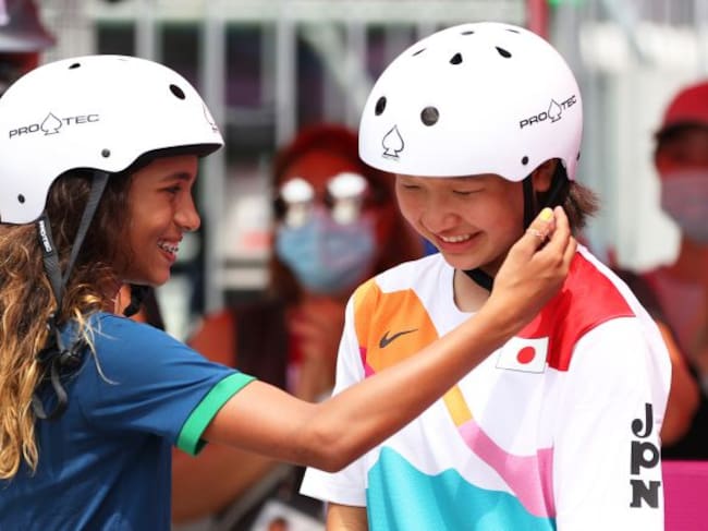 Rayssa Leal felicita a Momiji Nishiya por el oro olímpico