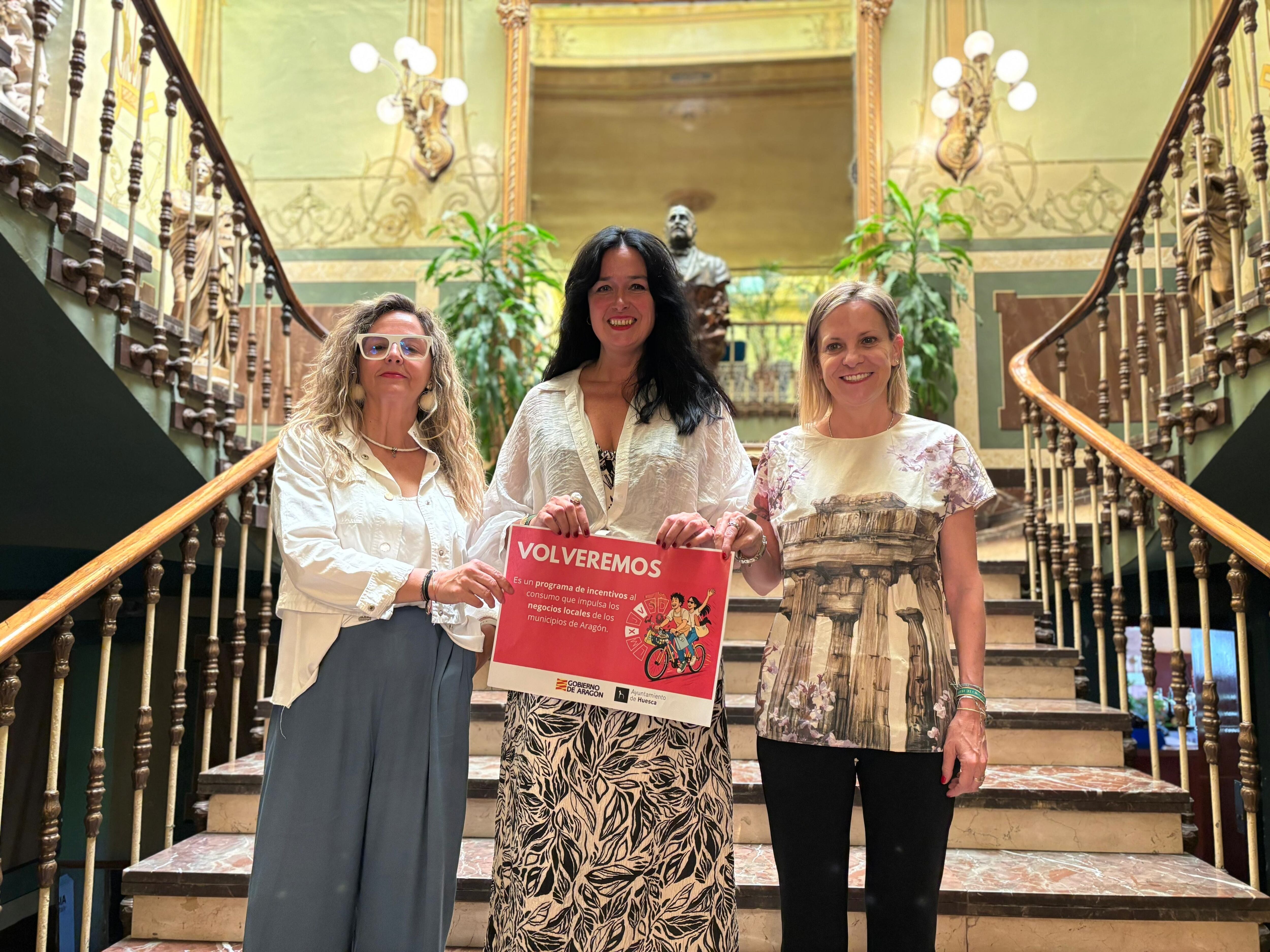 Nuria Mur, Lorena Orduna y Susana Lacostena han presentado la campaña del comercio "Volveremos"