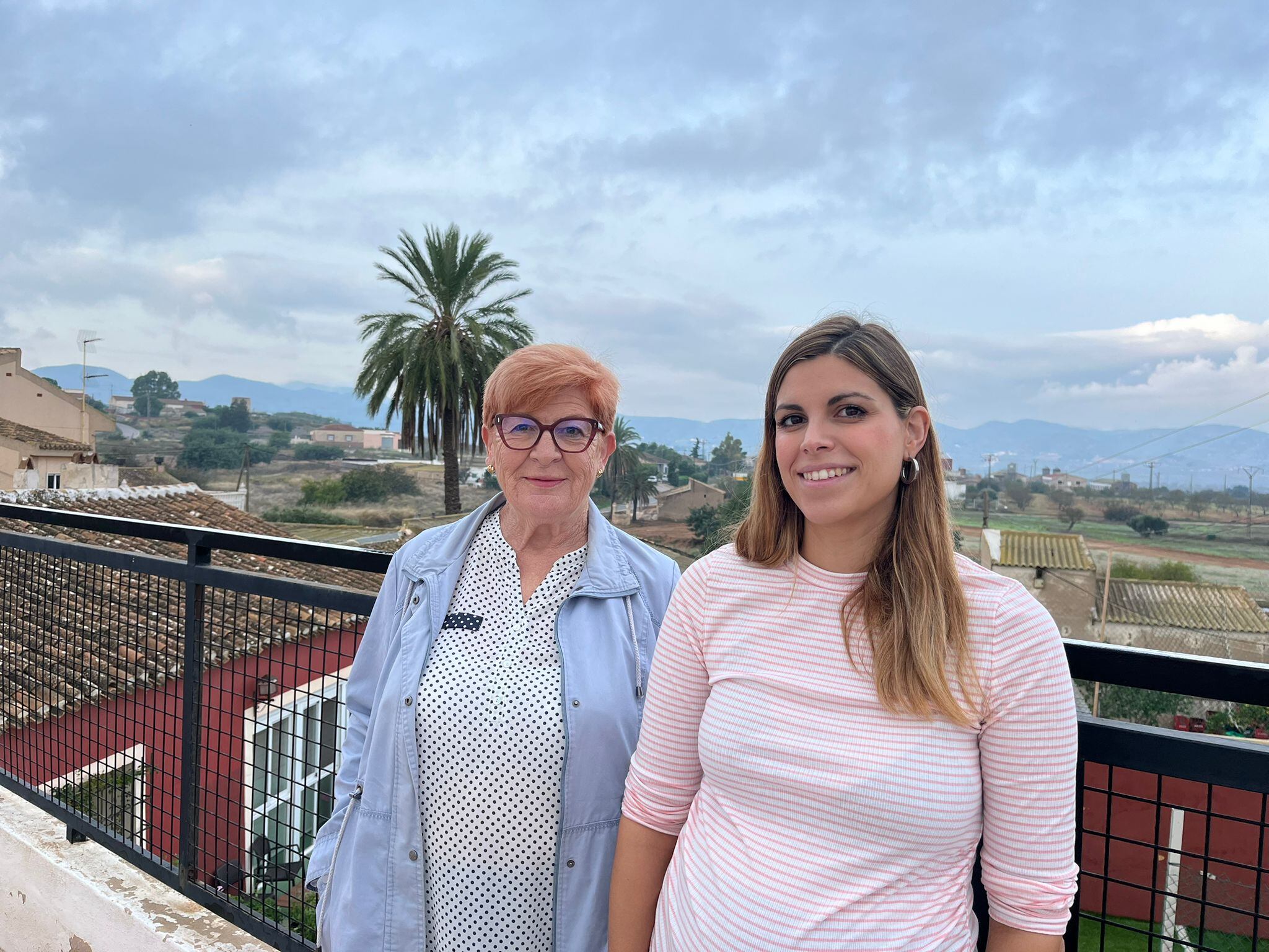 Juanita y Rosa, dos generaciones distintas unidas por la misma elección, vivir en el campo.