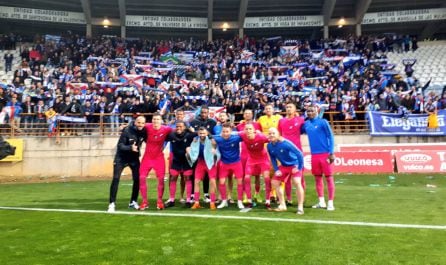 Tras el partido, jugadores e hinchas deportivistas celebraron el punto obtenido en León