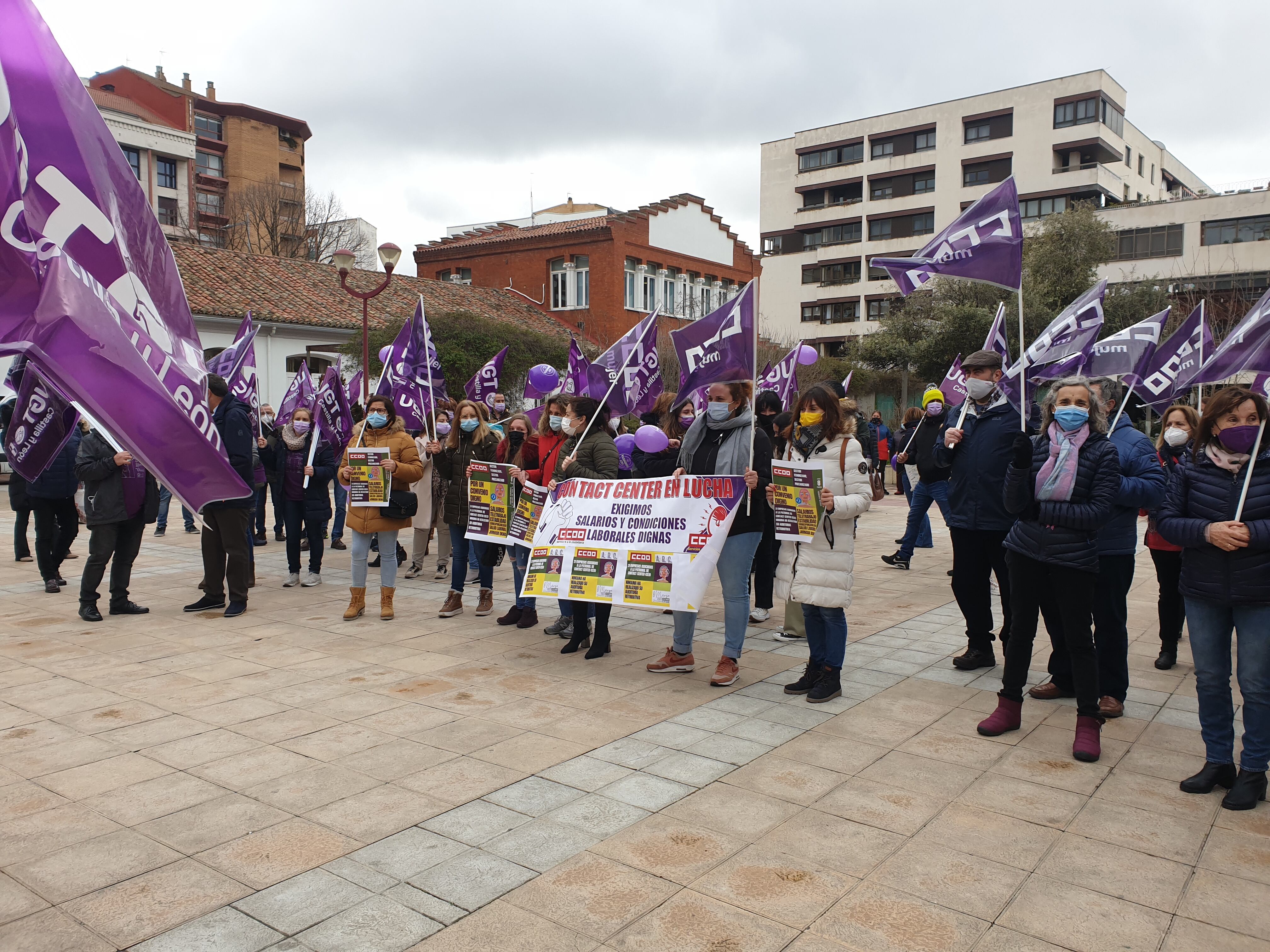 Concentración del Día de la Mujer de CCOO y UGT en Palencia