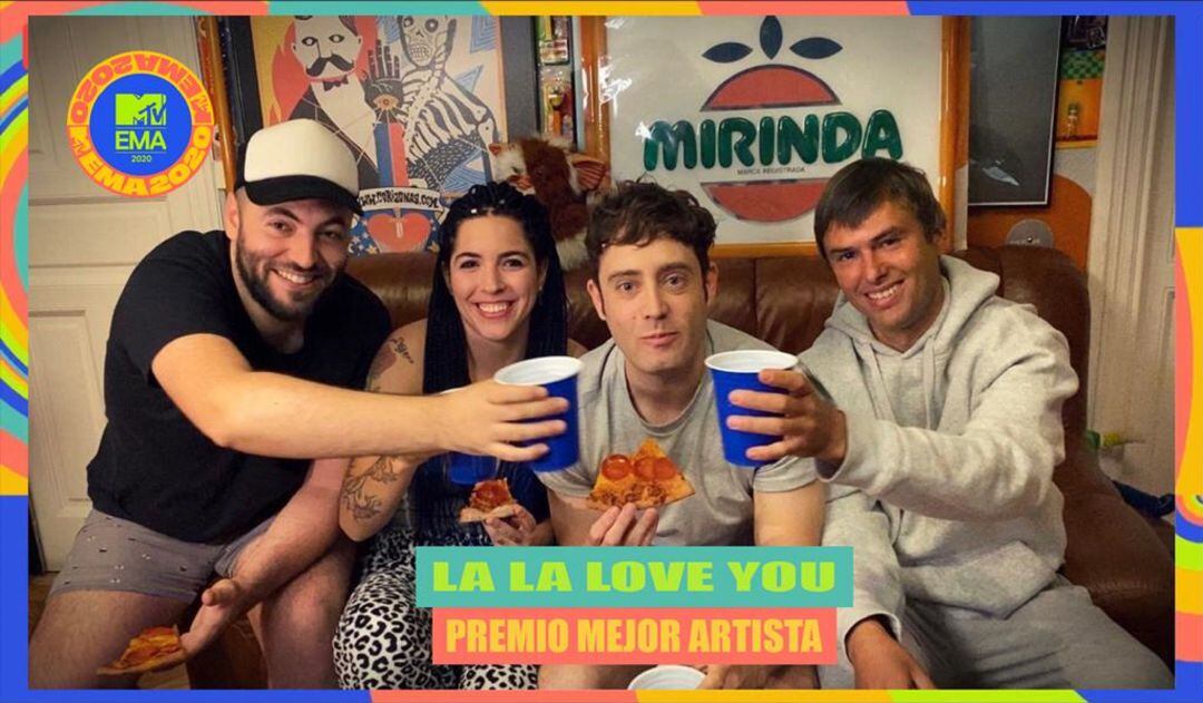 Desde un sofá y comiendo pizza, &#039;La La love you&#039; recibió el premio al mejor artista español en los EMA de este 2020