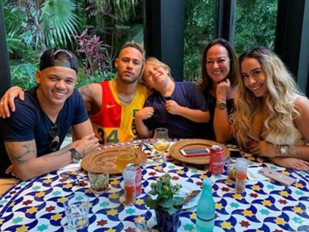 Neymar se marcha a Brasil para pasar las navidades con permiso del club