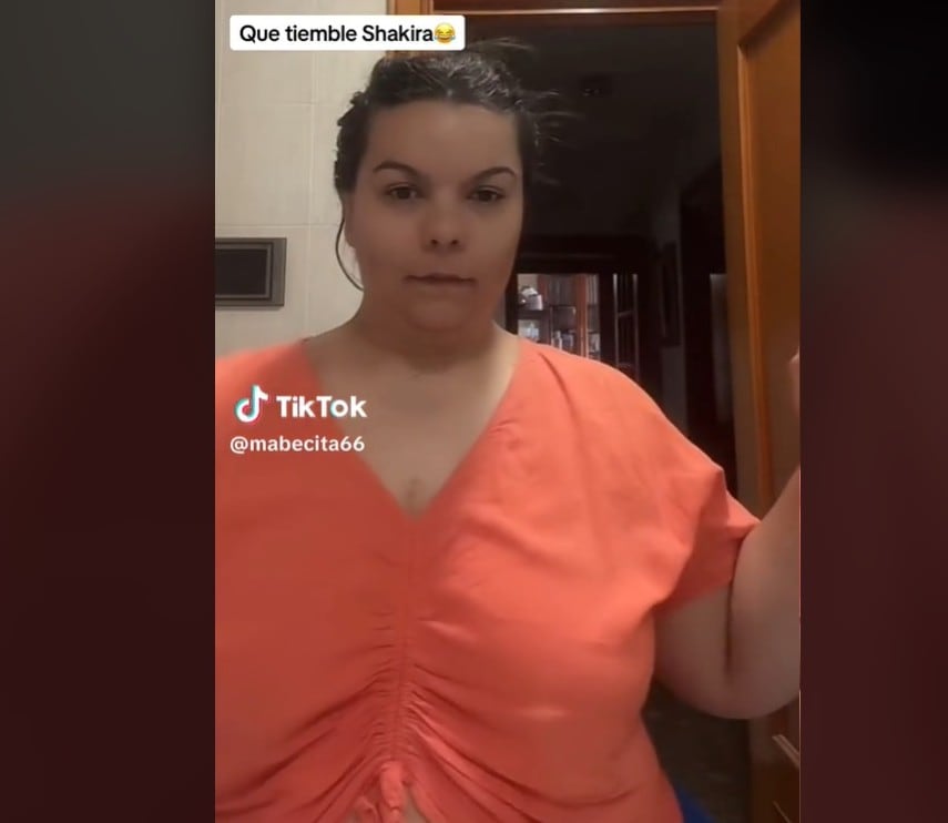 Maeb, en un momento de una publicación en TikTok.