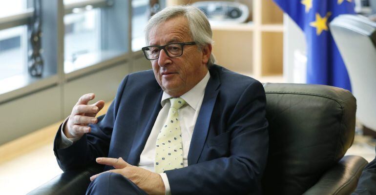 El presidente de la Comisión Europea, Jean-Claude Juncker, felicita a Mariano Rajoy por los resultados del 26-J.