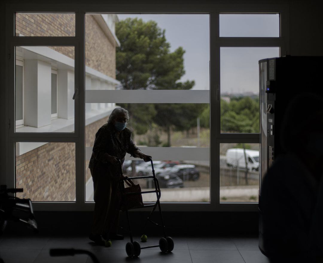 Una residente de un centro de mayores