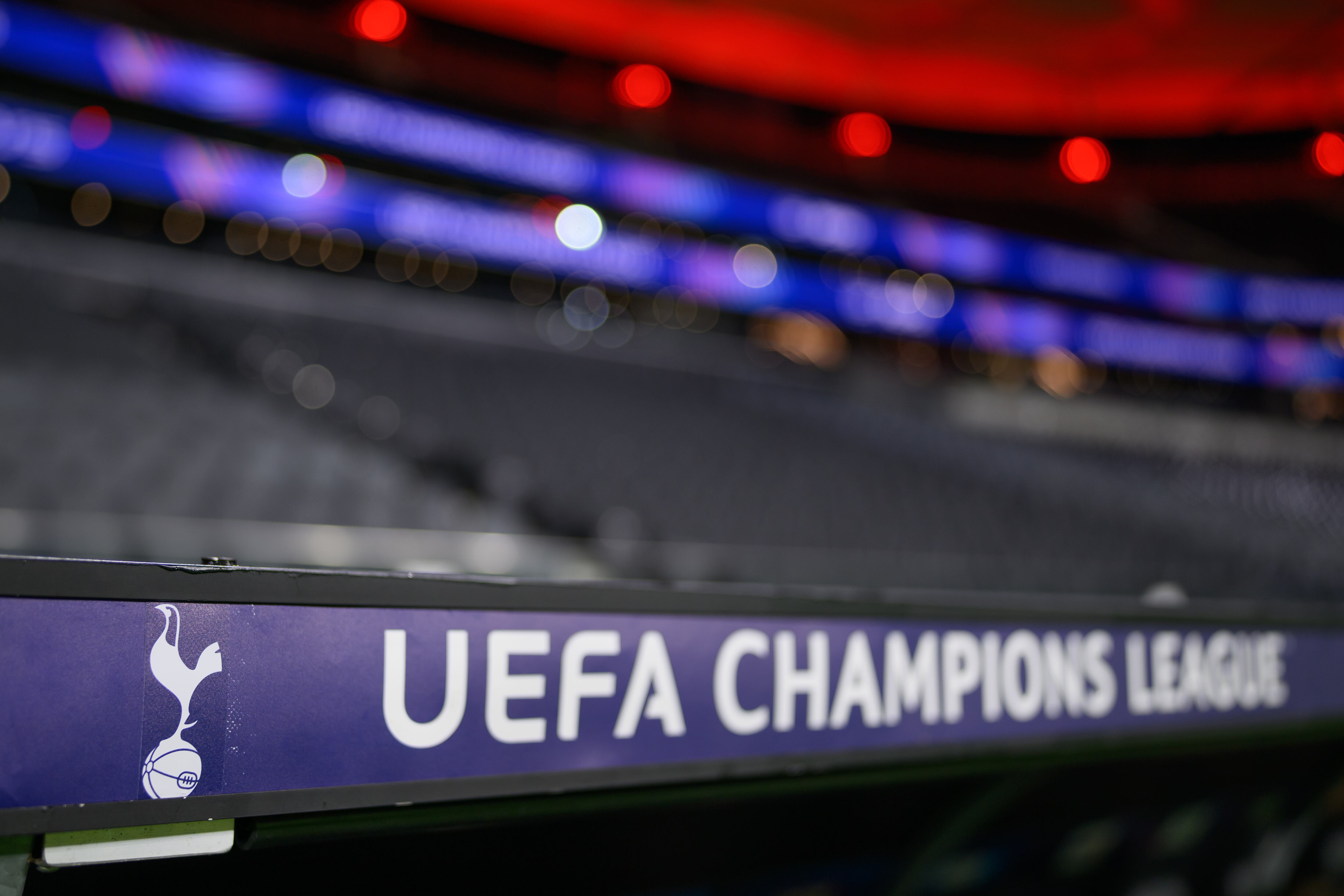 Banquillo del Tottenham en el duelo frente al Eintracht. (Christian Kaspar-Bartke - UEFA/UEFA via Getty Images)