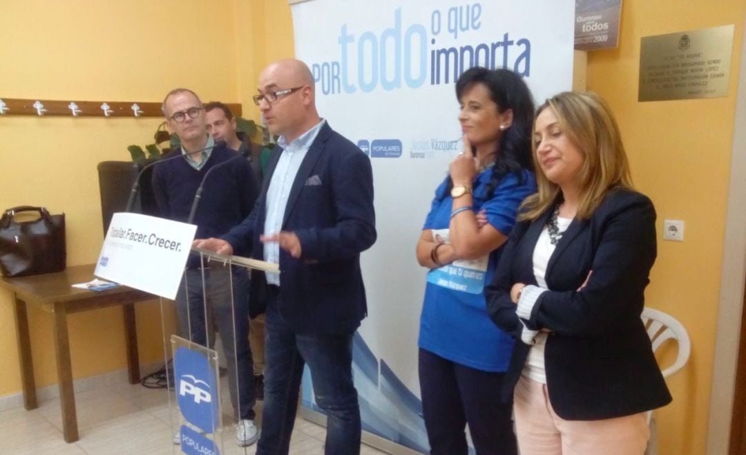 Miguel Prado (centro) junto a Jesús Vázquez, Belén Iglesias y Sofía Godoy en un acto de partido