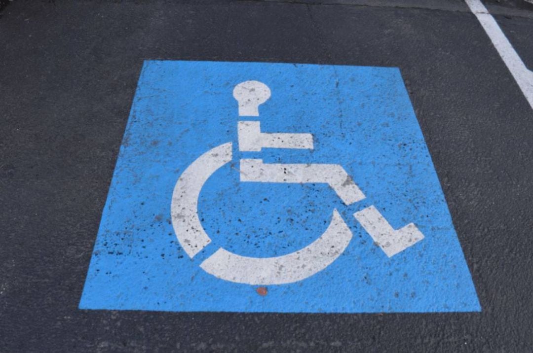 Plaza de aparcamiento para personas con movilidad reducida