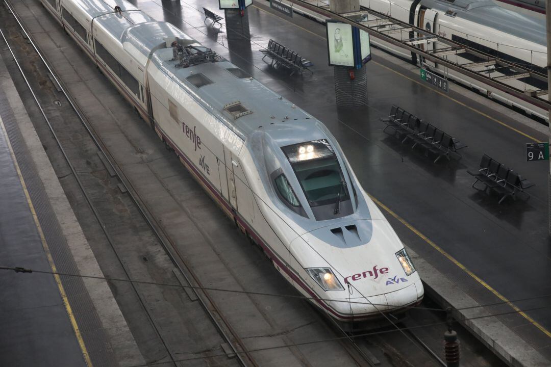 Foto de archivo de un tren AVE en Atocha