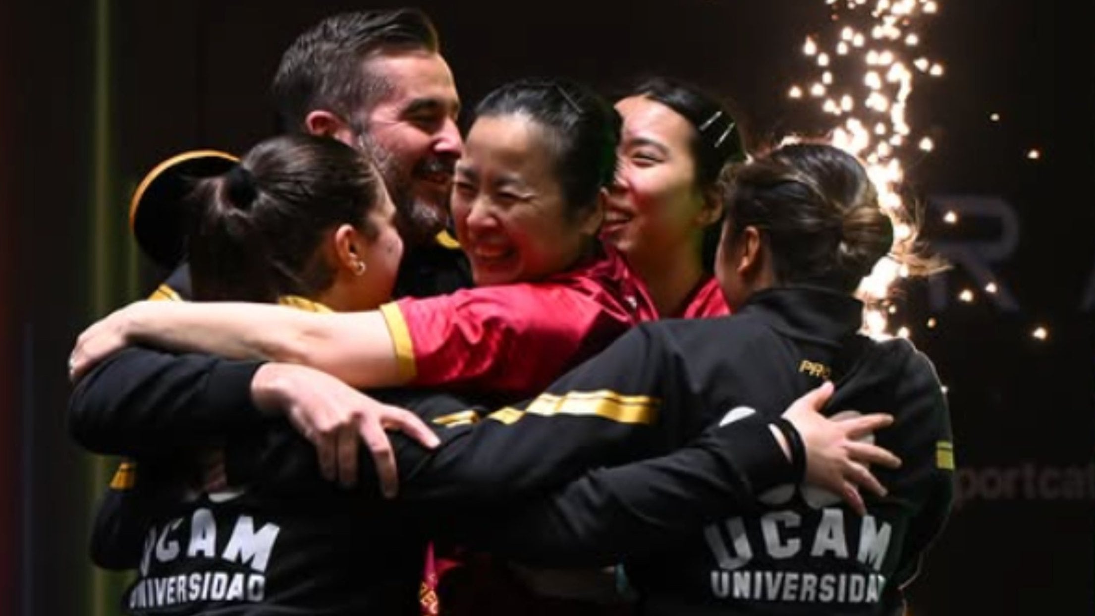 Jugadoras y técnico del UCAM Cartagena