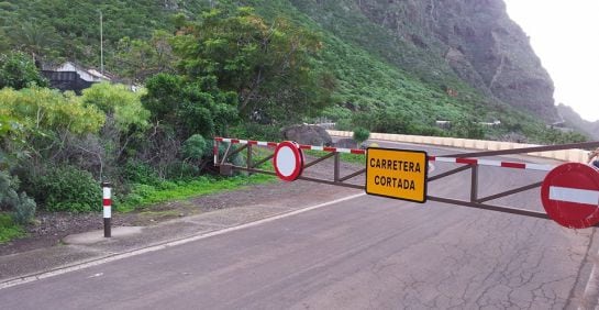 Carretera cortada de acceso a la Punta de Teno. Cadena SER