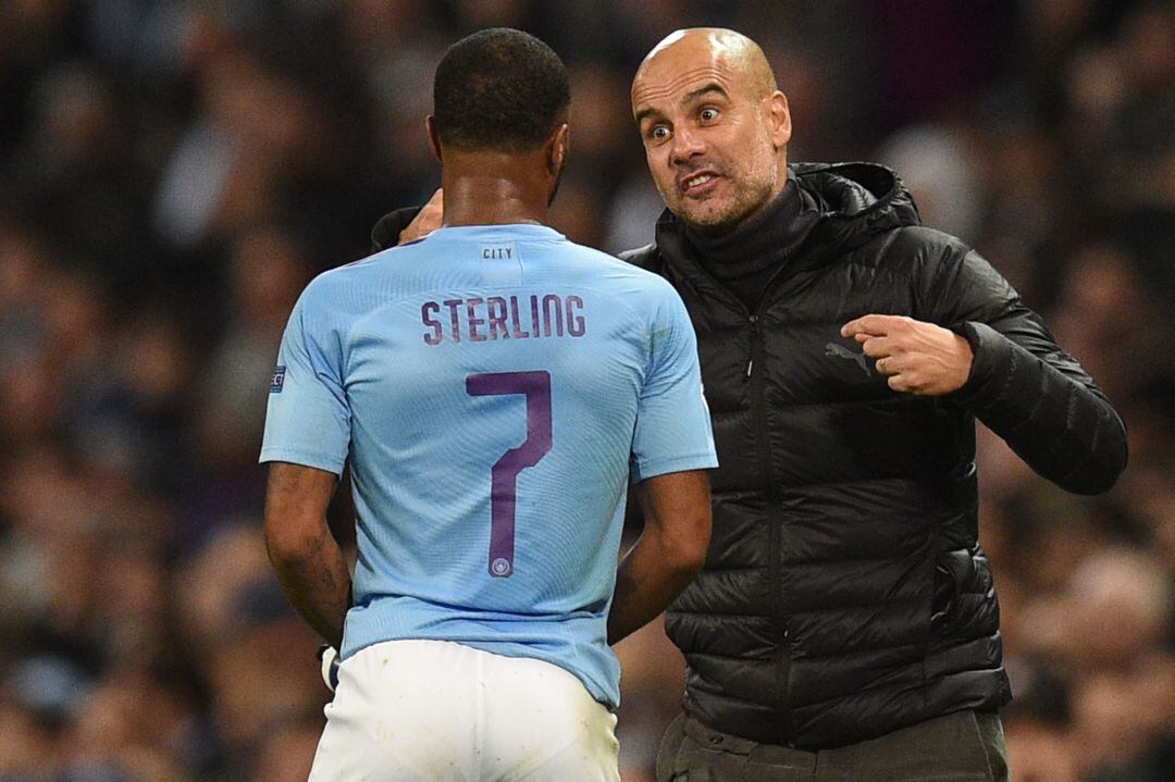 Pep Guardiola y Raheem Sterling