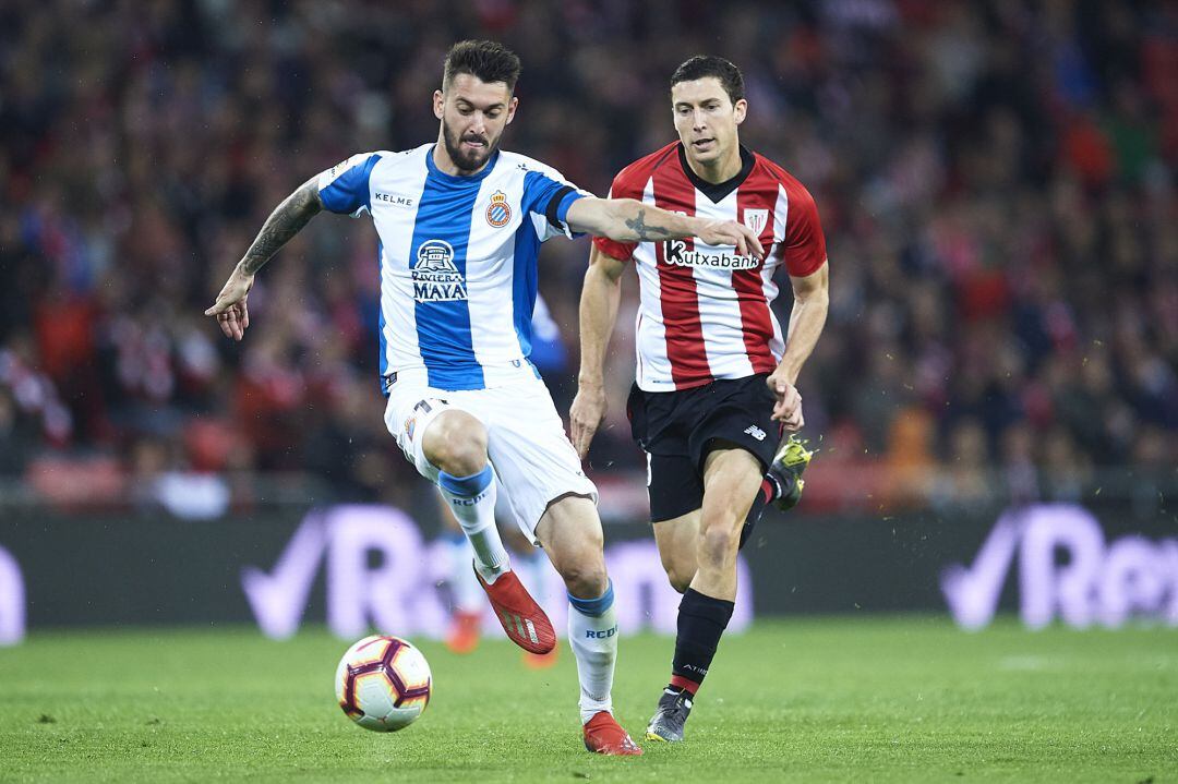 Facundo Ferreyra y Oscar De Marcos durante el partido en San Mamés