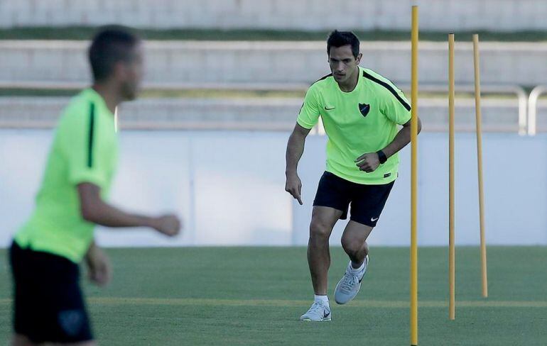 Roque Santa Cruz, ayer, entrenando en la sesión de tarde