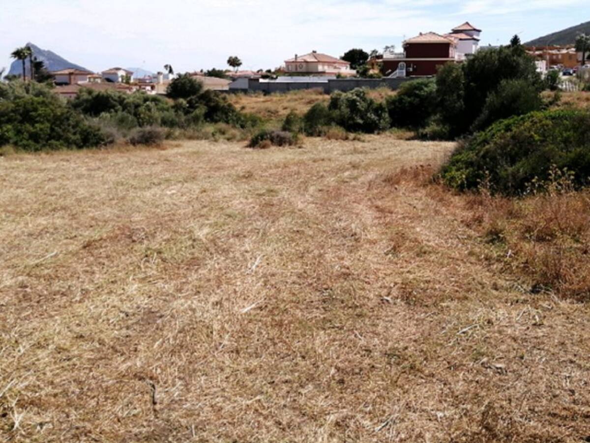 Medio Ambiente acomete la limpieza y desbroce de parcelas de Santa Margarita para evitar incendios