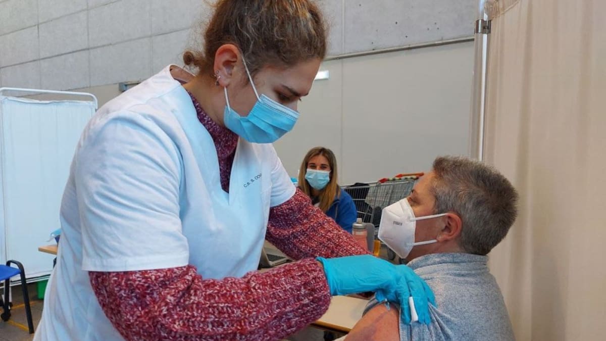 Salud abre la autocita para la vacunación de la tercera dosis a la población de 60 a 69 años