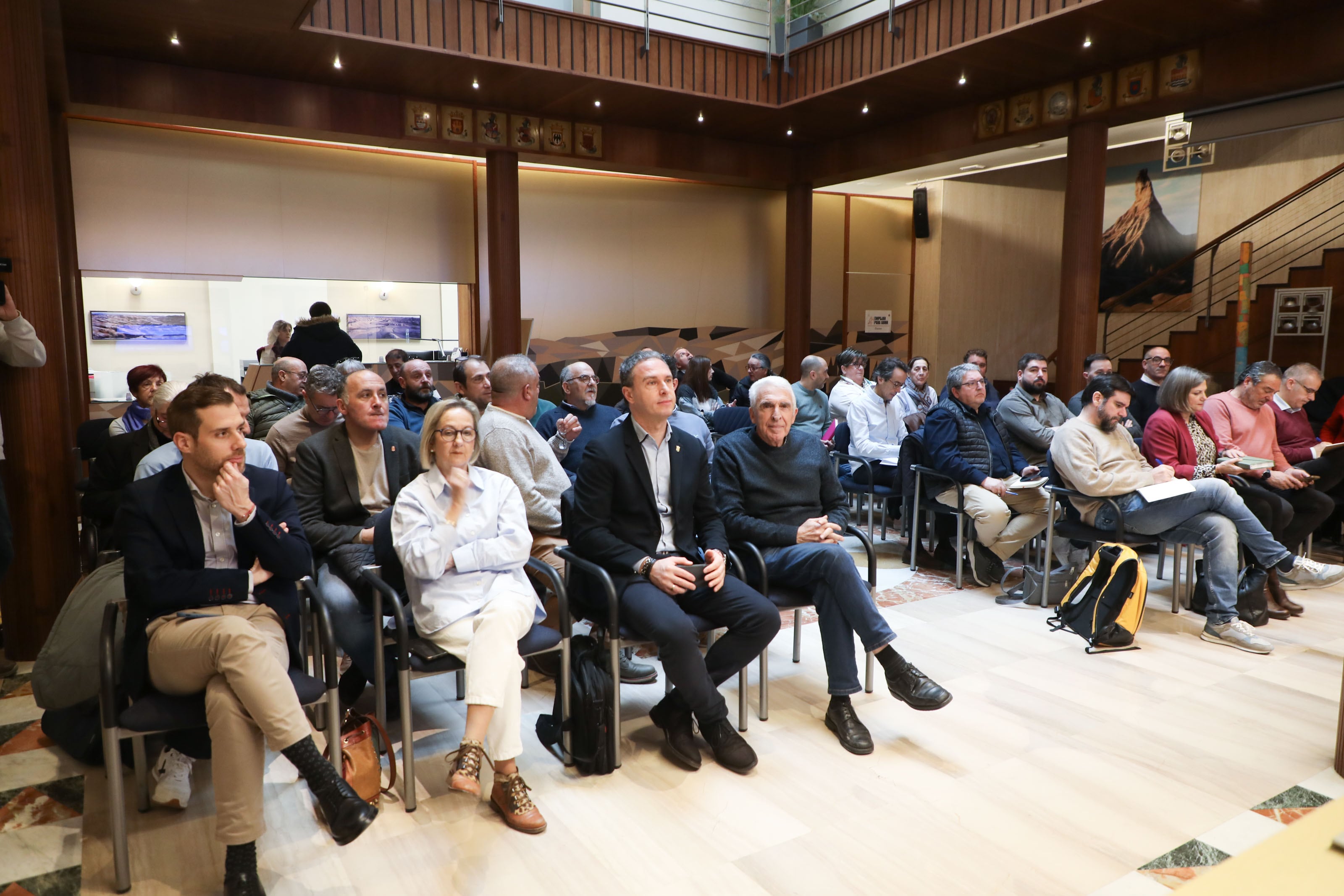 Representantes de entidades locales y del Departamento de Cohesión Territorial que han participado en la reunión sobre el Canal de Navarra celebrada este martes en Tudela