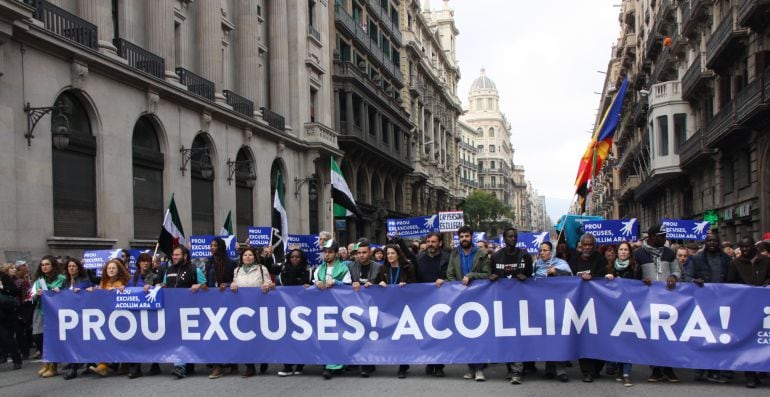 Miles de personas asisten en Barcelona a manifestación para acoger refugiados