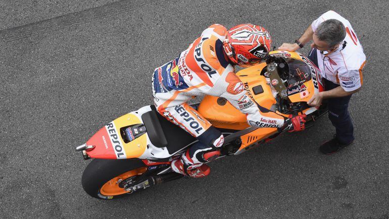 Marc Márquez regresa al box en el circuito de Assen 