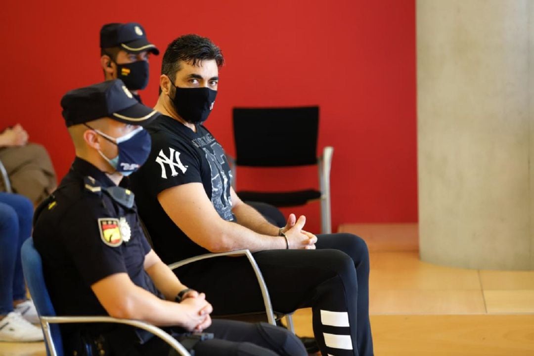 El juez decidió aplazar el macrojuicio contra 'El Karateca'