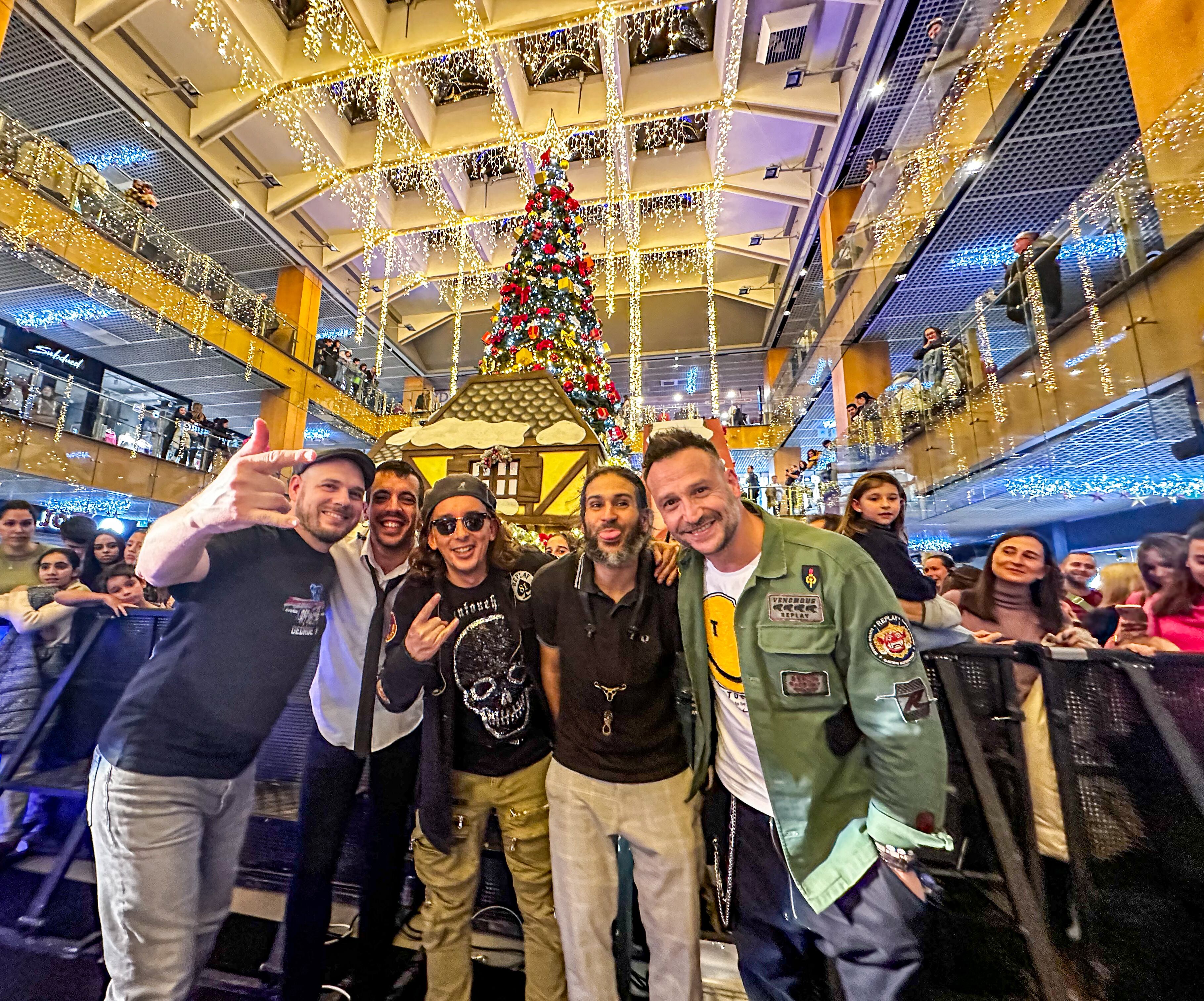 Buhos inaugura l'enllumenat de Nadal de l'Illa Carlemany.