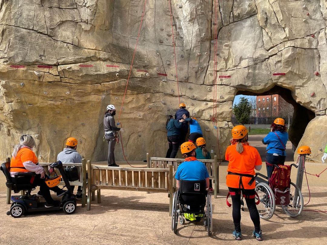 COCEMFE desarrolla un curso de asistencia personal aplicada a la práctica deportiva