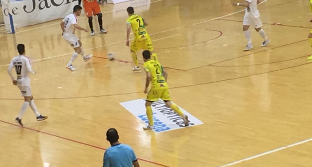 Los jugadores del Jaén Paraíso Interior en un momento del partido.