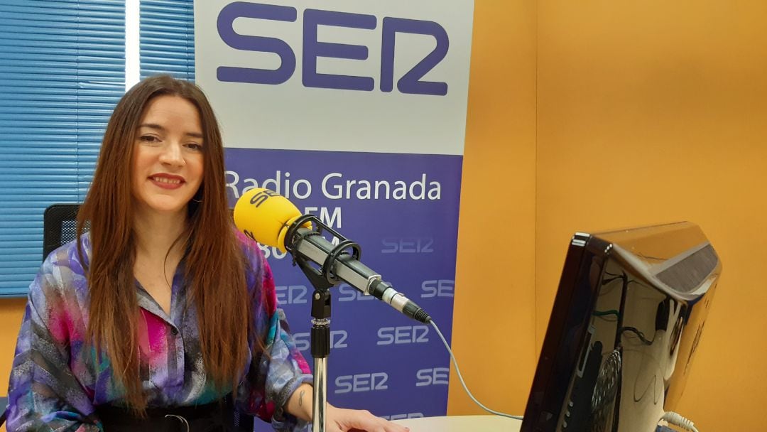 Ana Terrón, en los estudios de Radio Granada