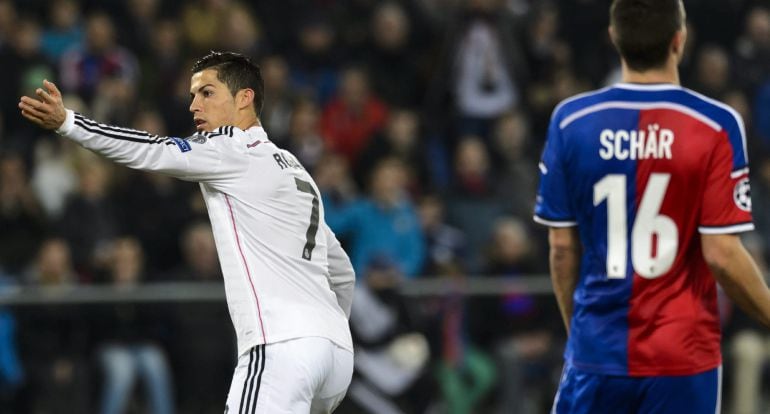 El delantero portugués del Real Madrid Cristiano Ronaldo celebra tras marcar el 0-1