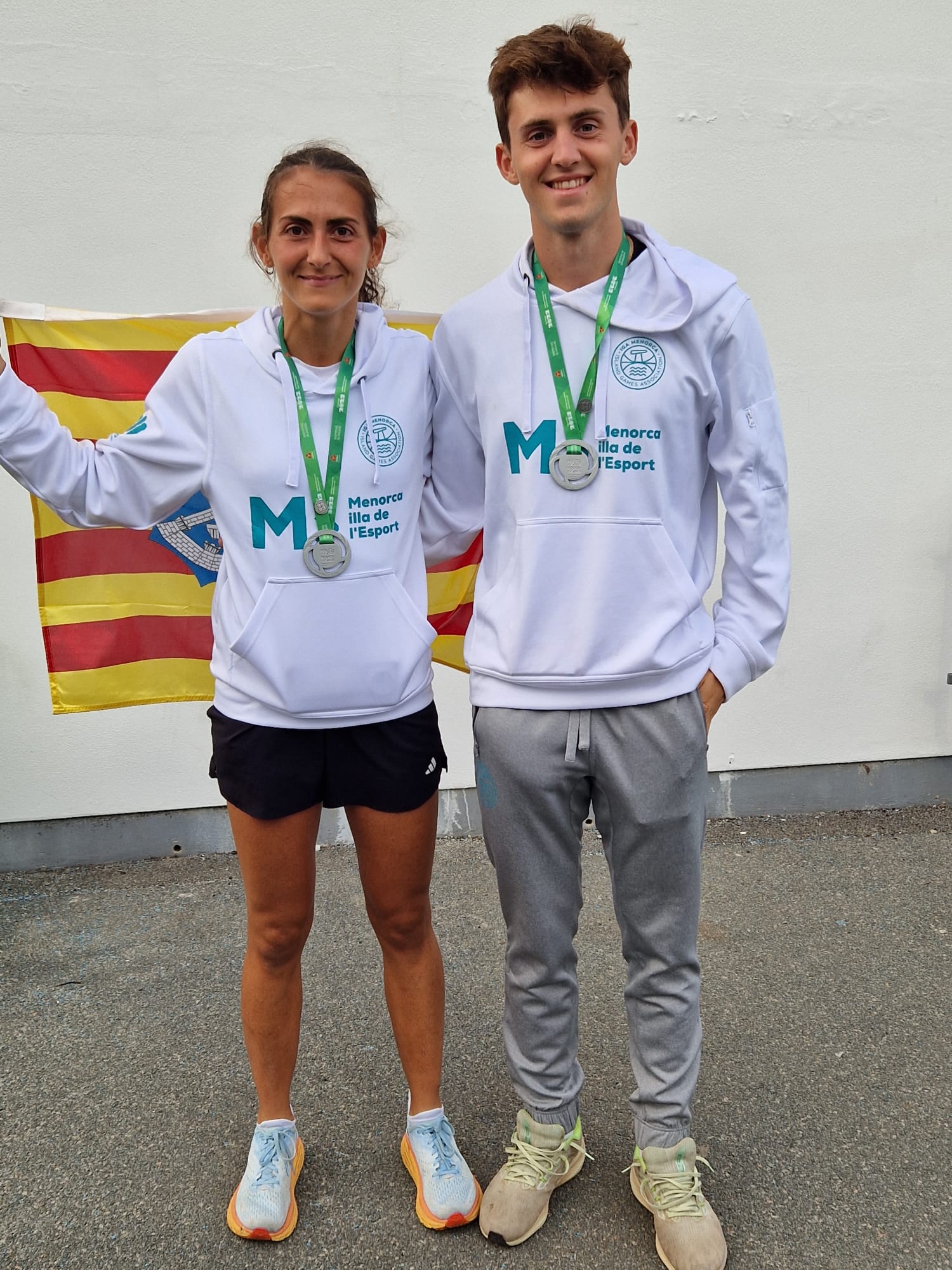 L'atletisme menorquí ens va deixar aquest dimecres dos metalls gràcies a Nicolàs Vila i Marina Bagur. Aquesta darrera suma, a més, un bronze.