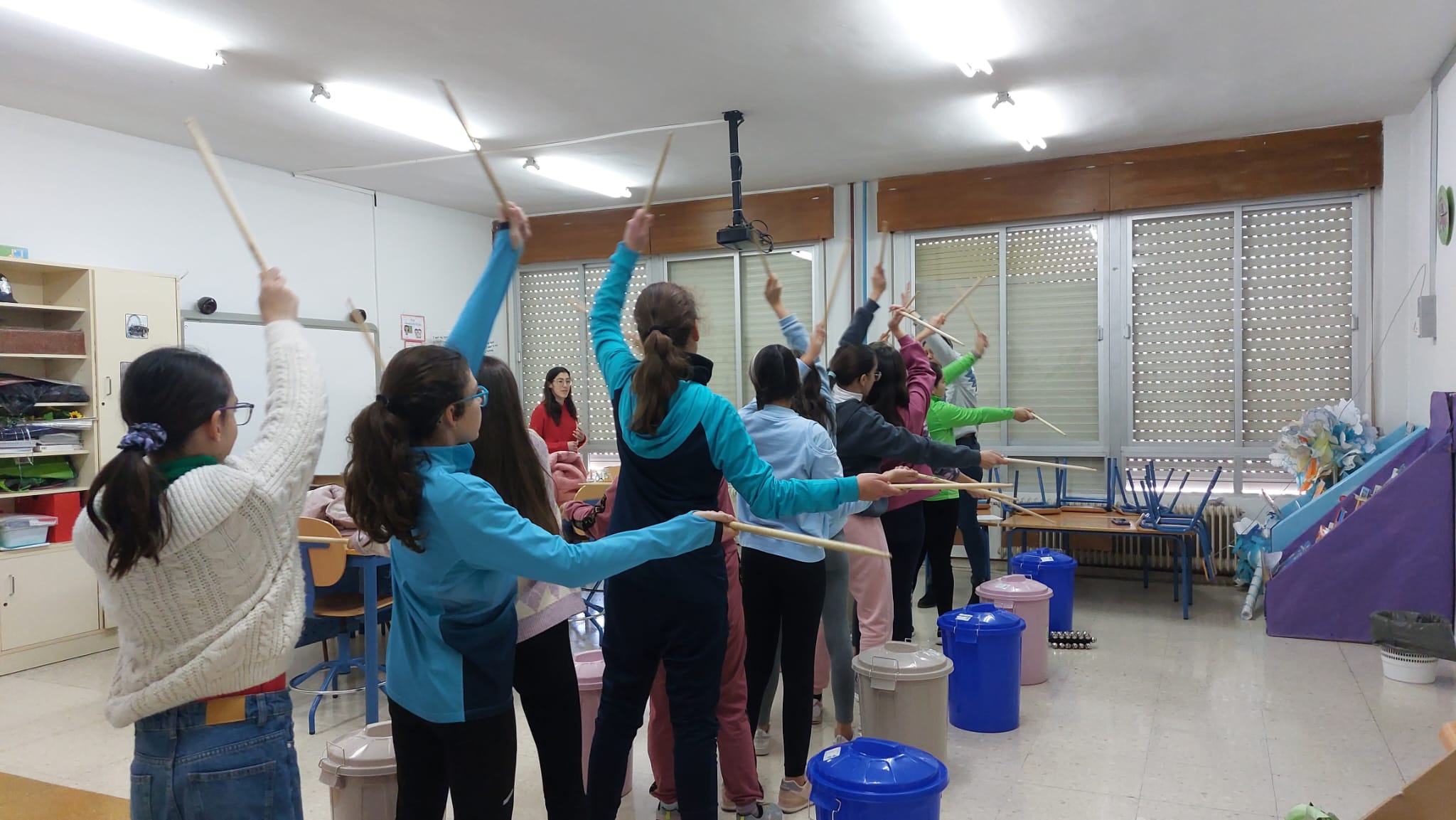 Ensayo de las niñas del colegio Dr. Fleming de Jódar de la coreografía que han interpretado en la clausura de la jornada hoy en Antequera