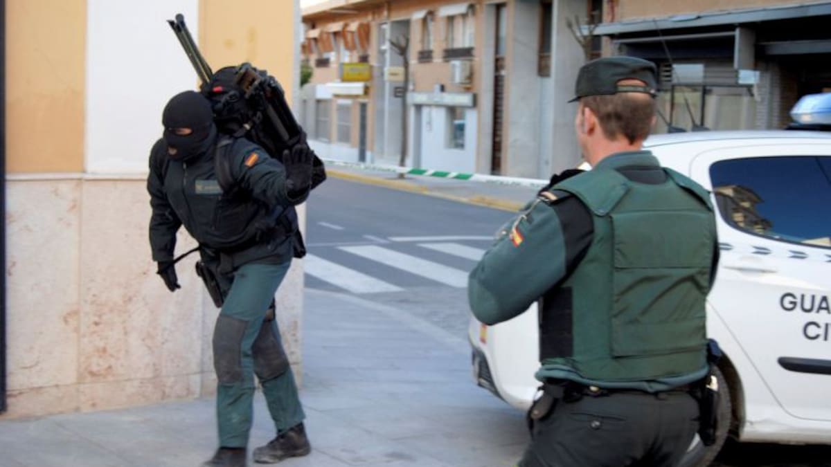 La Guardia Civil consigue que el hombre atrincherado en Manzanares se entregue